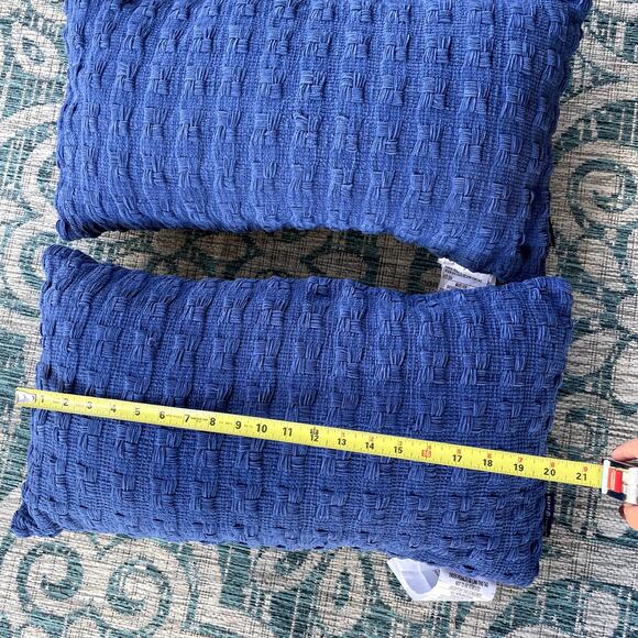 Scott Living Set of 2 Lumbar Throw Pillows Blue Textured Woven Cover 20"x10" - Picture 8 of 8